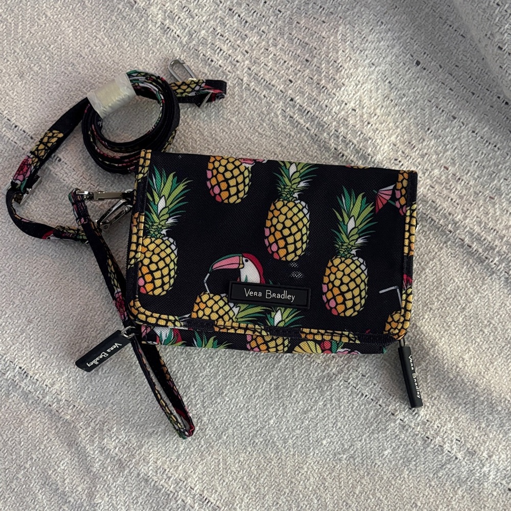 Vera Bradley Tropical Pineapple and Toucan Wallet wrislet nwt